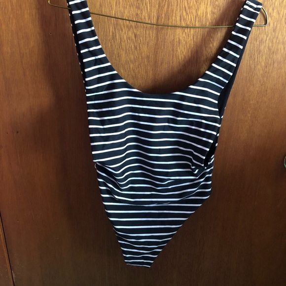 Aerie Super Scoop One piece SwimSuit - Picture 3 of 3